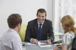 Real-Estate-Agent-With-Couple