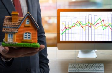 Fixed vs Variable Rates and Their Reaction to Bond Yield Inversion